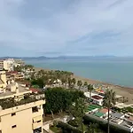 Carihuela Beachfront Penthouse, Unique Views 아파트