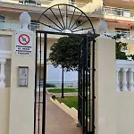 Carihuela Beachfront Penthouse, Unique Views 아파트 *