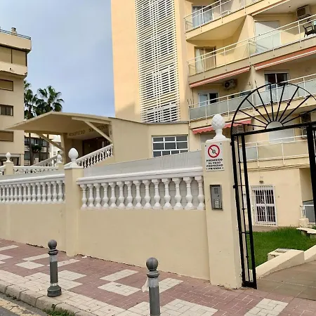 Carihuela Beachfront Penthouse, Unique Views Daire