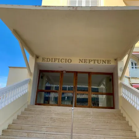 Carihuela Beachfront Penthouse, Unique Views Daire