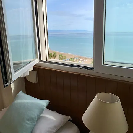 Carihuela Beachfront Penthouse, Unique Views Daire